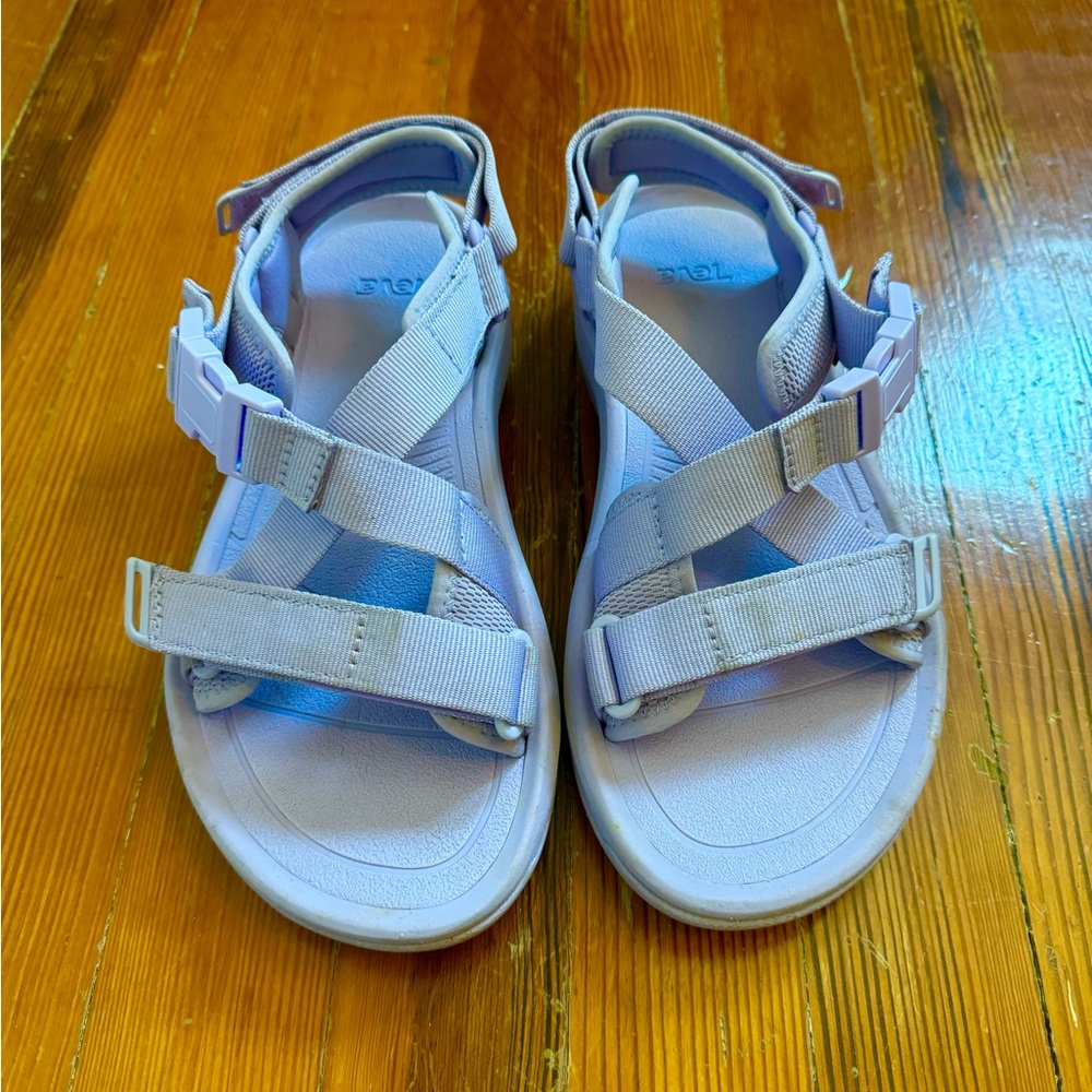 Teva Hurricane Verge in pastel lilac. Size 8